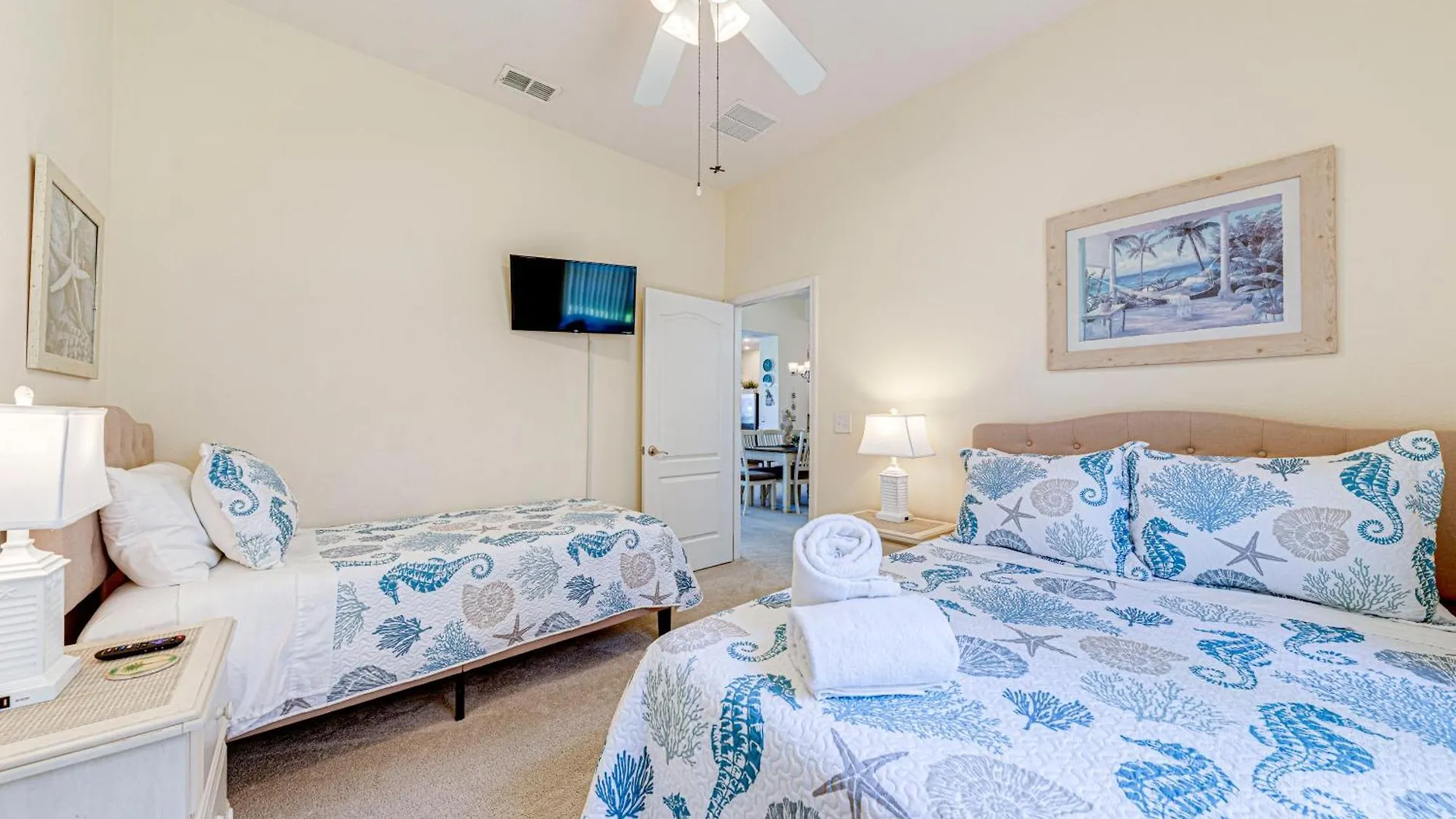 Tuscan Pines Villa Davenport Holiday home