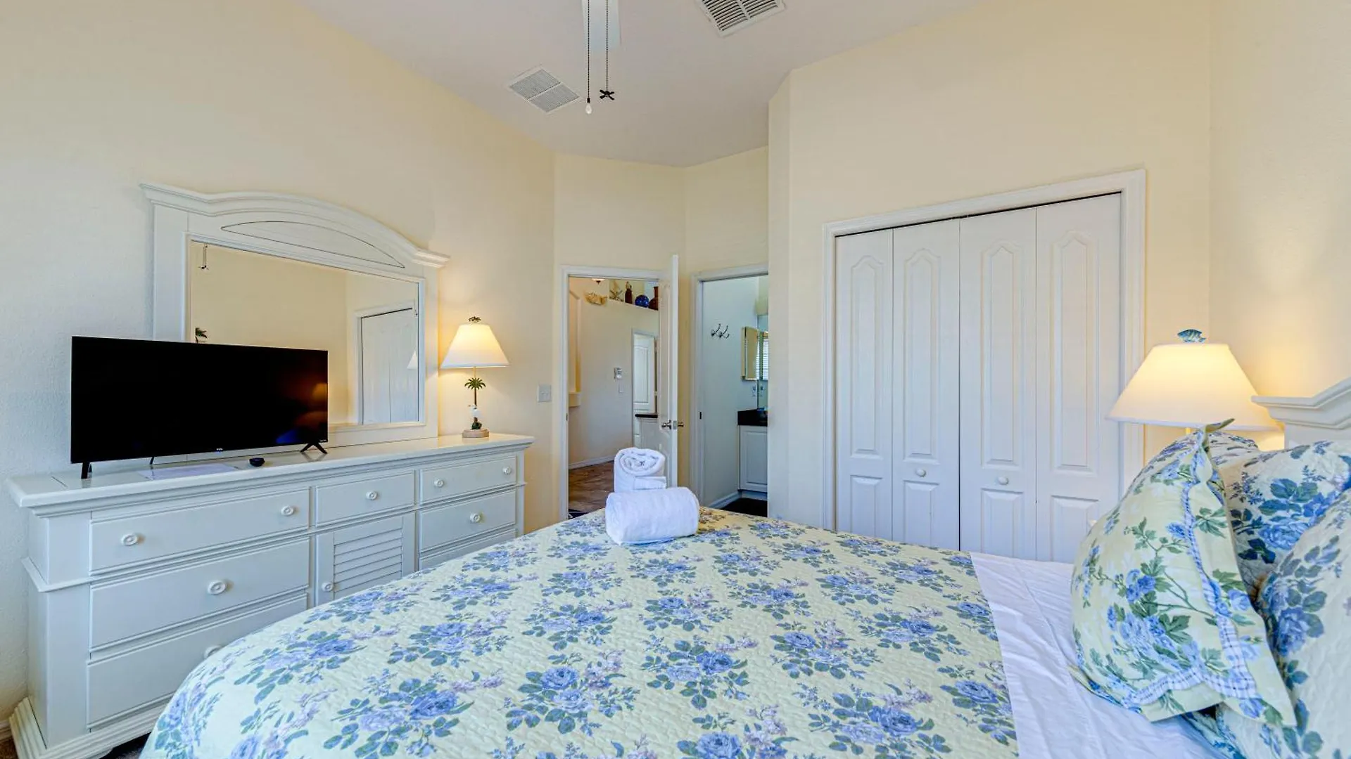 Tuscan Pines Villa Davenport